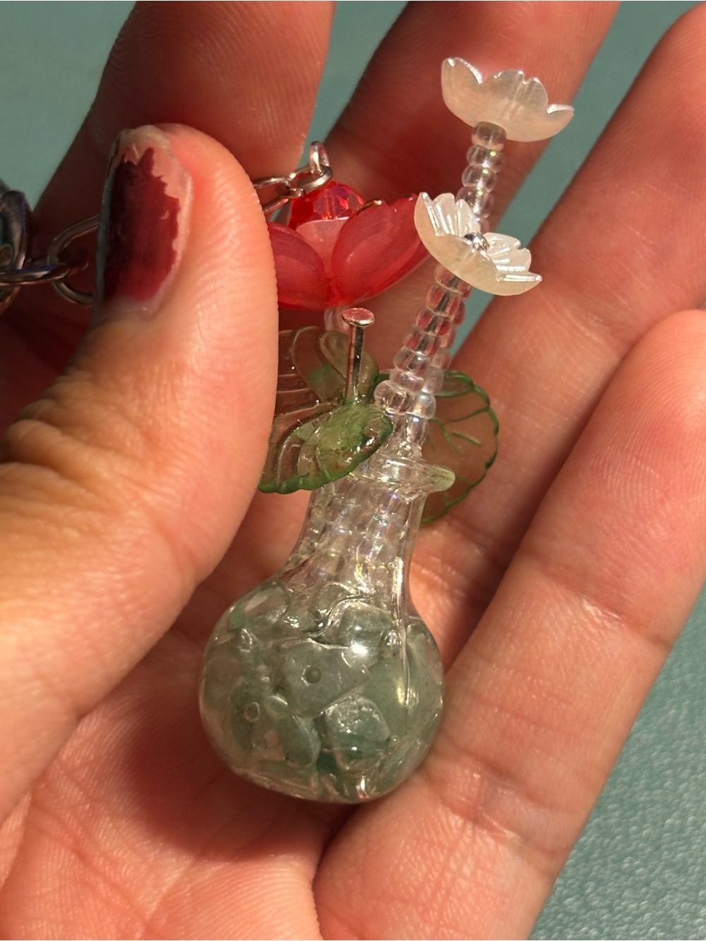 Red Glass Flower Keychain - Picture 2 of 6